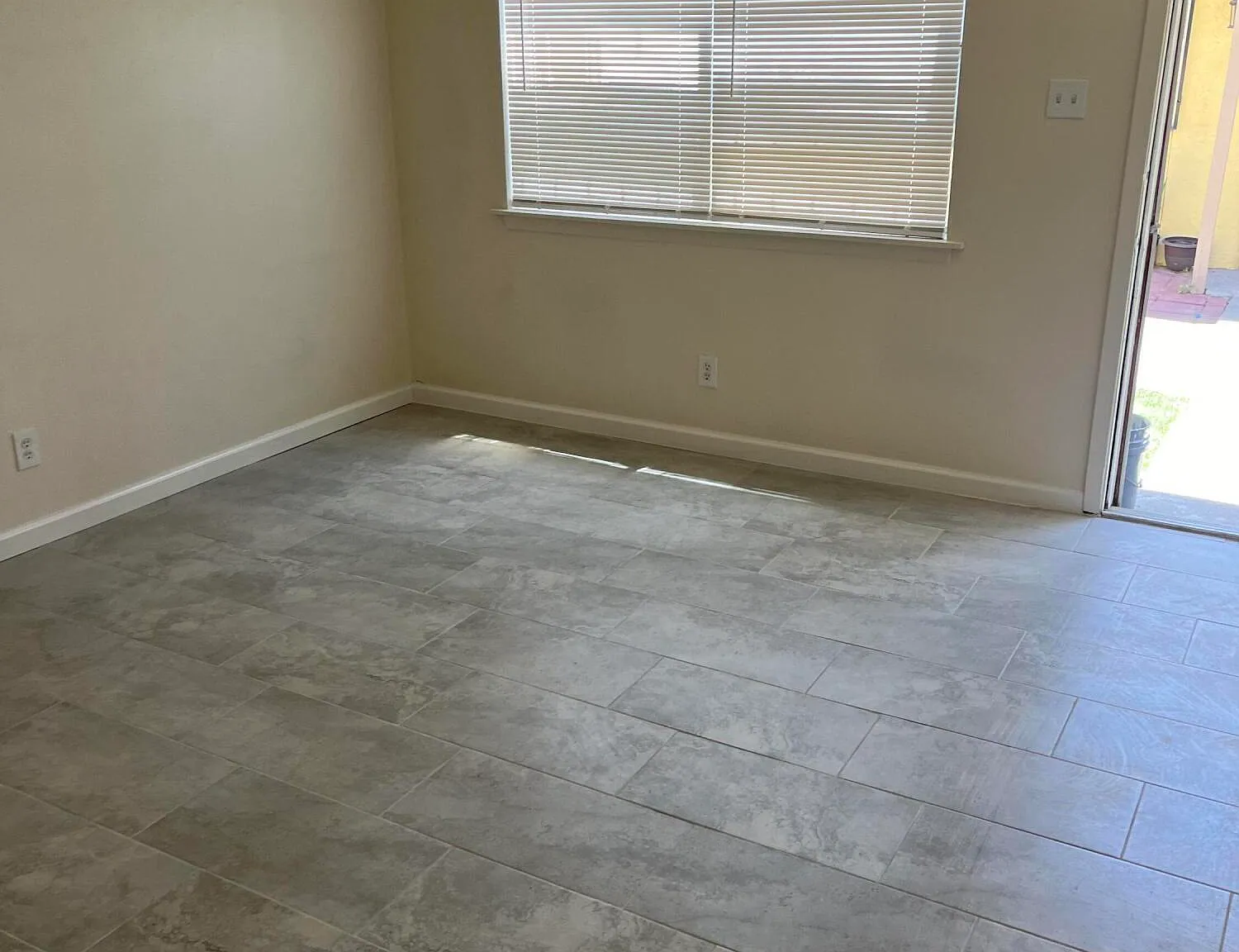 2 bed, 700 sqft, $850 — Photo 3