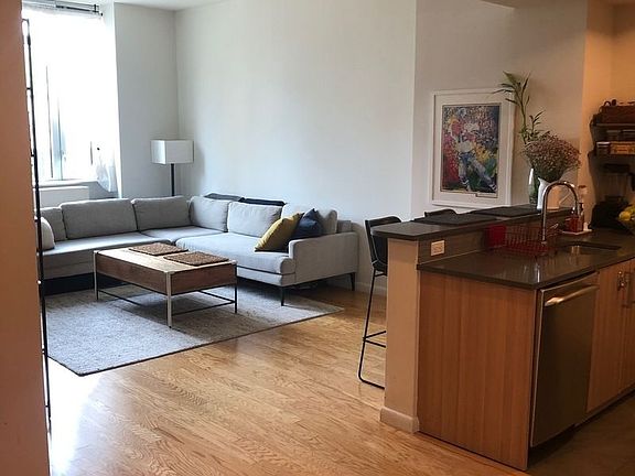5th image of 229 W 60th St APT 4u
