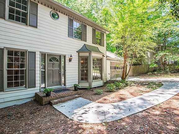 2nd image of 160 Winterberry Ct