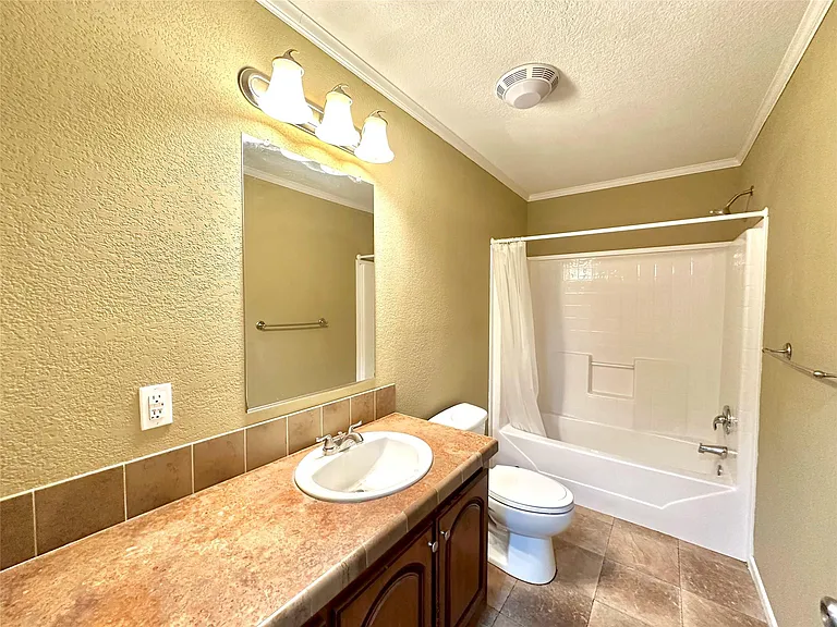 831 Country Club Rd — Photo 6