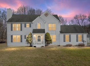 3 Crest Ln, Glen Gardner, NJ 08826