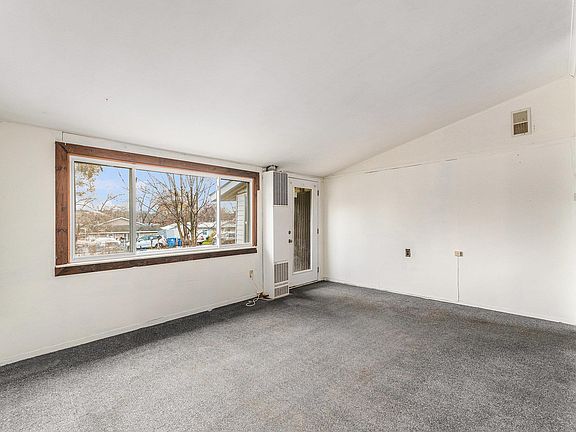 2nd image of 3871 Brook Dr