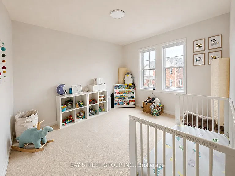 884 McEwan Dr — Photo 19