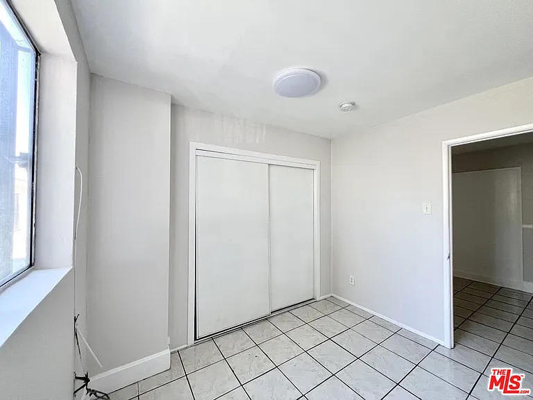3260 E 4th St — Photo 13