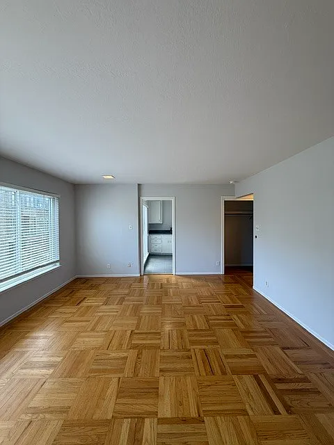 2 bed, 1.0 bath, 700 sqft, $5,495 — Photo 4