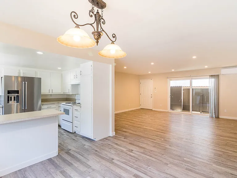 2102 Mathews Ave #B — Photo 1