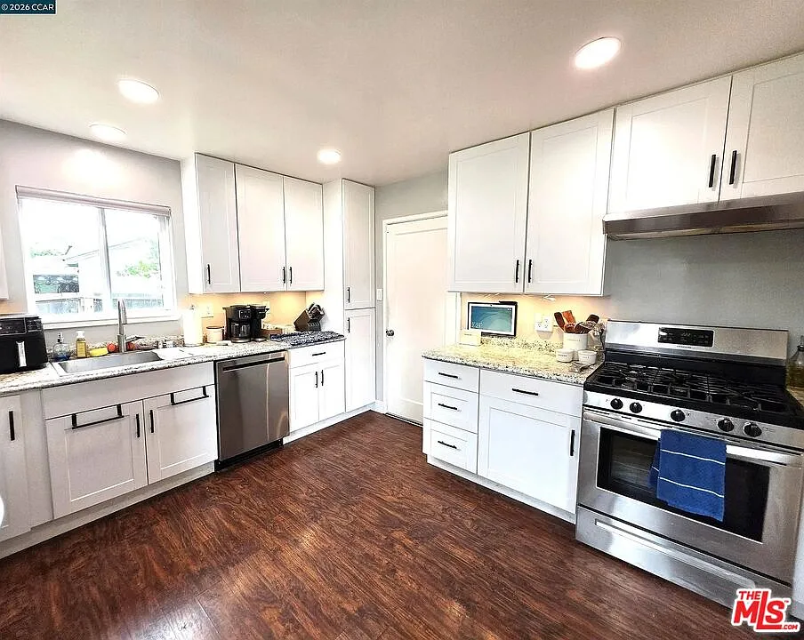 4 bed, 2.0 bath, 1480 sqft, $3,650 — Photo 3