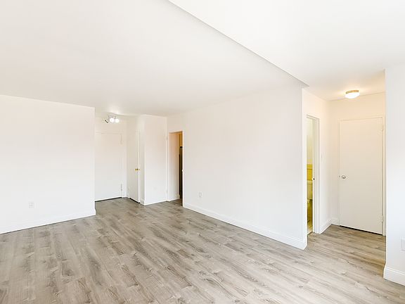 3rd image of 1121 Arlington Blvd APT 817