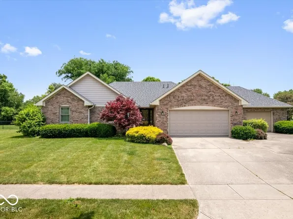 1029 N Village Greene Dr, Greenfield, IN 46140