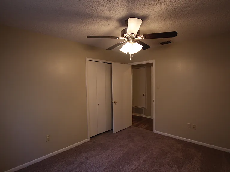 800 Rhodes Dr — Photo 17