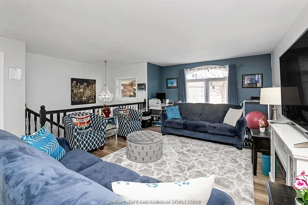 3 bed, $2,100 — Photo 3