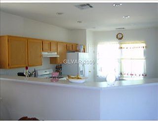 4th image of 3859 Acorn Hill Ave