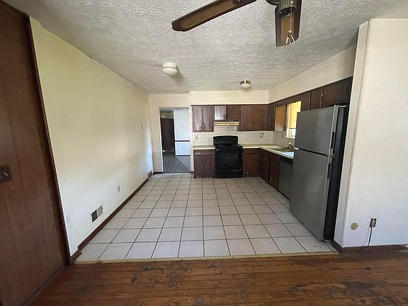 3rd image of 1806 Balsamridge Rd