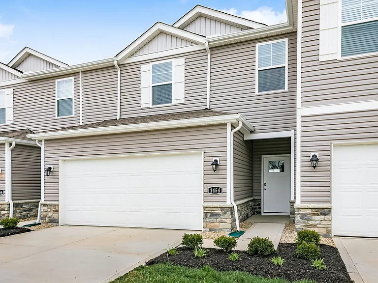1454 Doubleday Dr — Photo 2