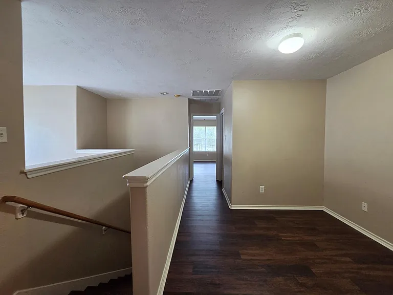 2811 Hackamore Hollow Ln — Photo 8