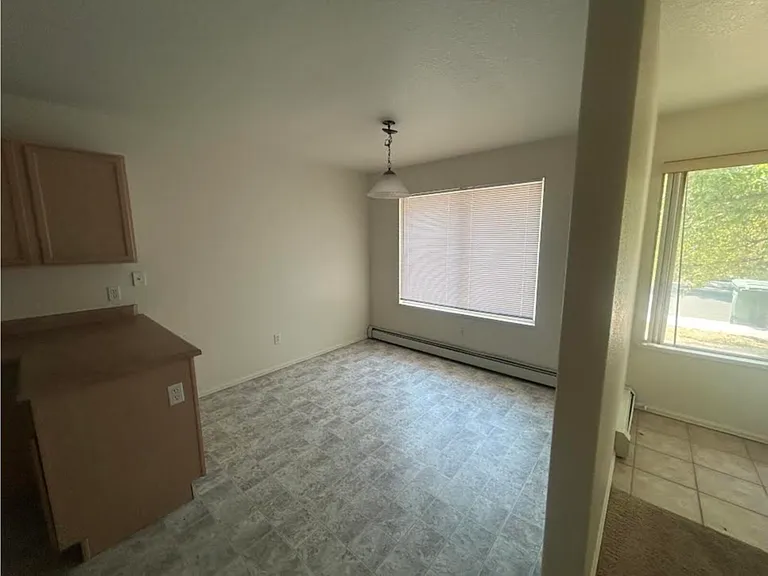 102 W Mesa Ave #B — Photo 3