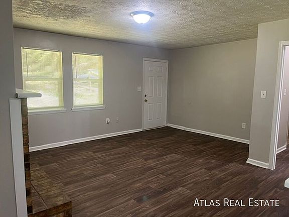 3rd image of 200 N Bluff Rd