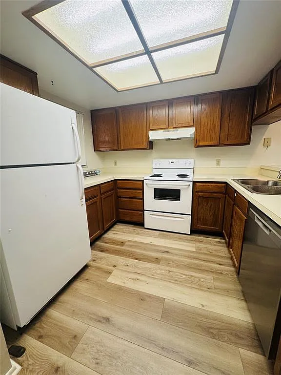 2 bed, 2.0 bath, 888 sqft, $1,650 — Photo 4