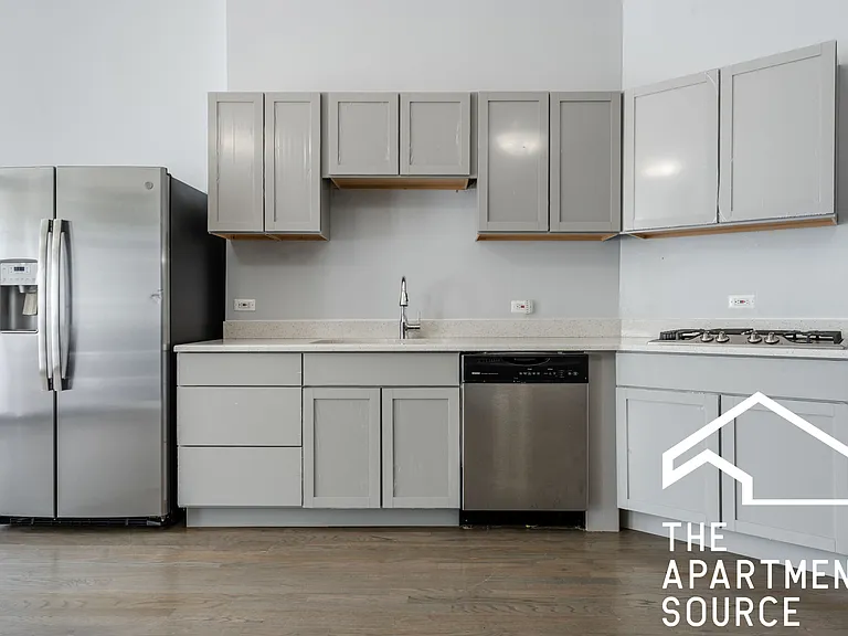 1876 N Hoyne Ave #A — Photo 1
