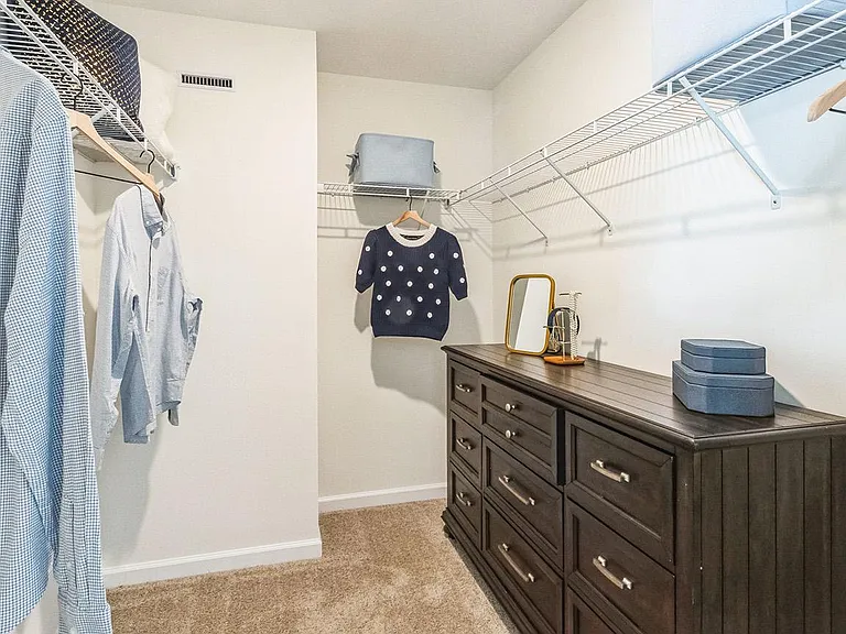 1090 Meadowlark Dr — Photo 4