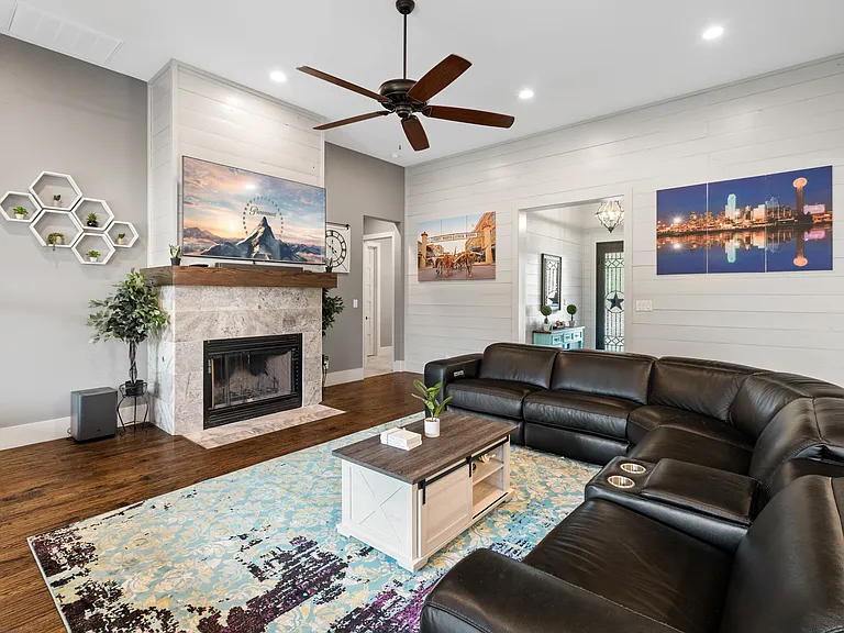16001 Plum Ln — Photo 6