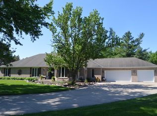 305 E Pine Meadow Ct, Morris, IL 60450