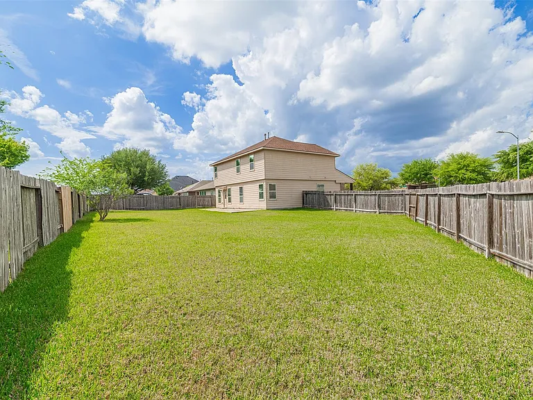 25322 Saddlebrook Ranch Dr — Photo 20