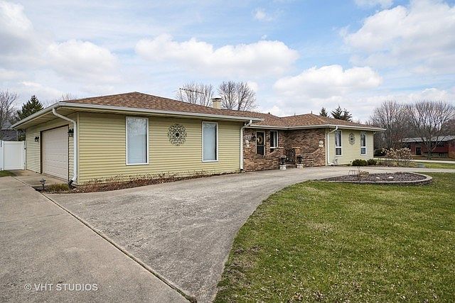 1st image of 22402 S Camelot Ct