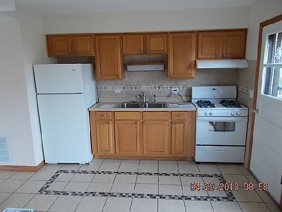 3rd image of 936 N Boxwood Dr #A