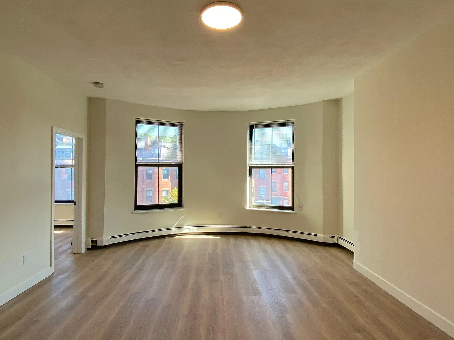2 bed, 800 sqft, $3,595 — Photo 4