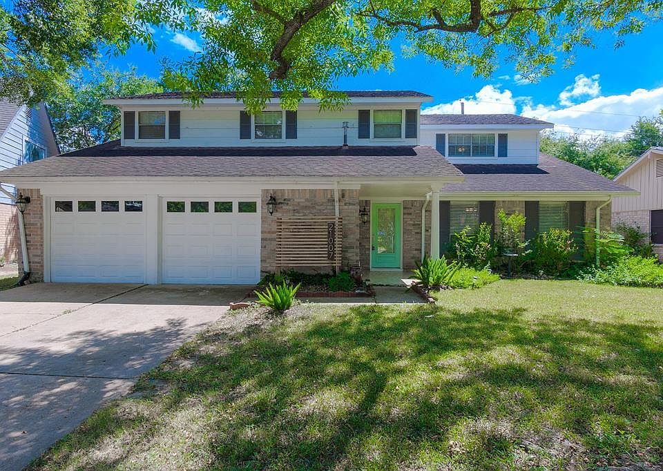 Welcome home at 21007 Park Brush Lane in Katy!