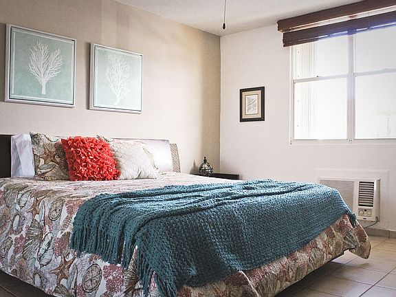 MASTER BEDROOM KING BED