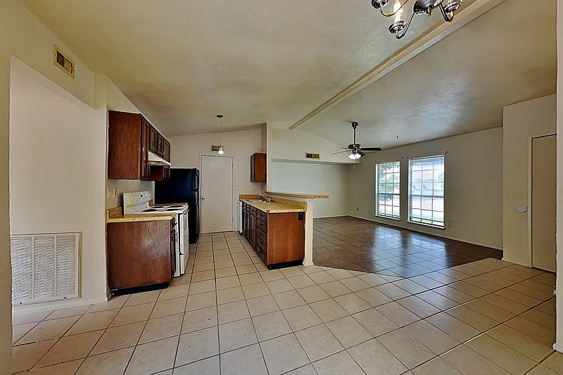 2 bed, 1.0 bath, 900 sqft, $1,525 — Photo 4
