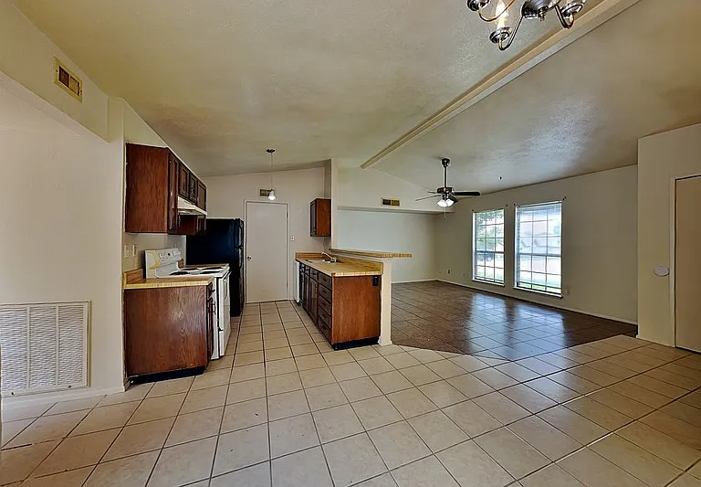 7313 Pineberry Rd — Photo 4