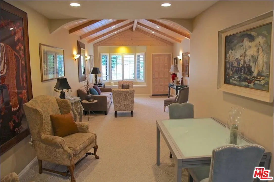 3 bed, 2.0 bath, 1638 sqft, $6,500 — Photo 2