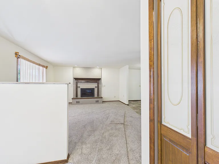 706 Elizabeth Dr — Photo 5