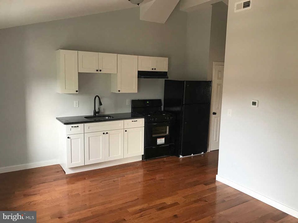 1st image of 221 Market St