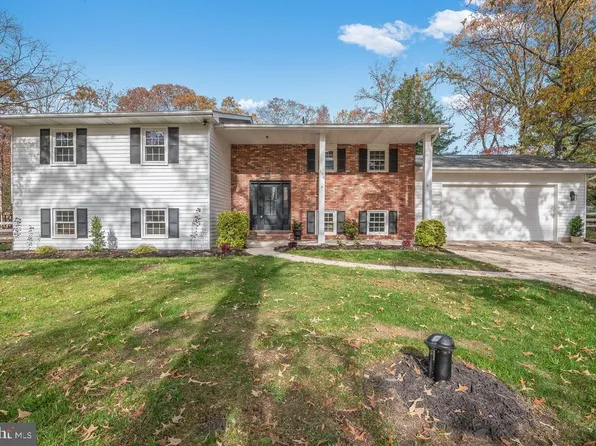 196 Falcon Dr, Pasadena, MD 21122