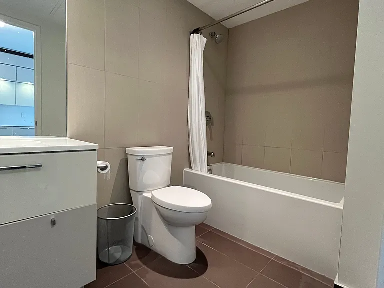 15 Grenville St #1708 — Photo 9