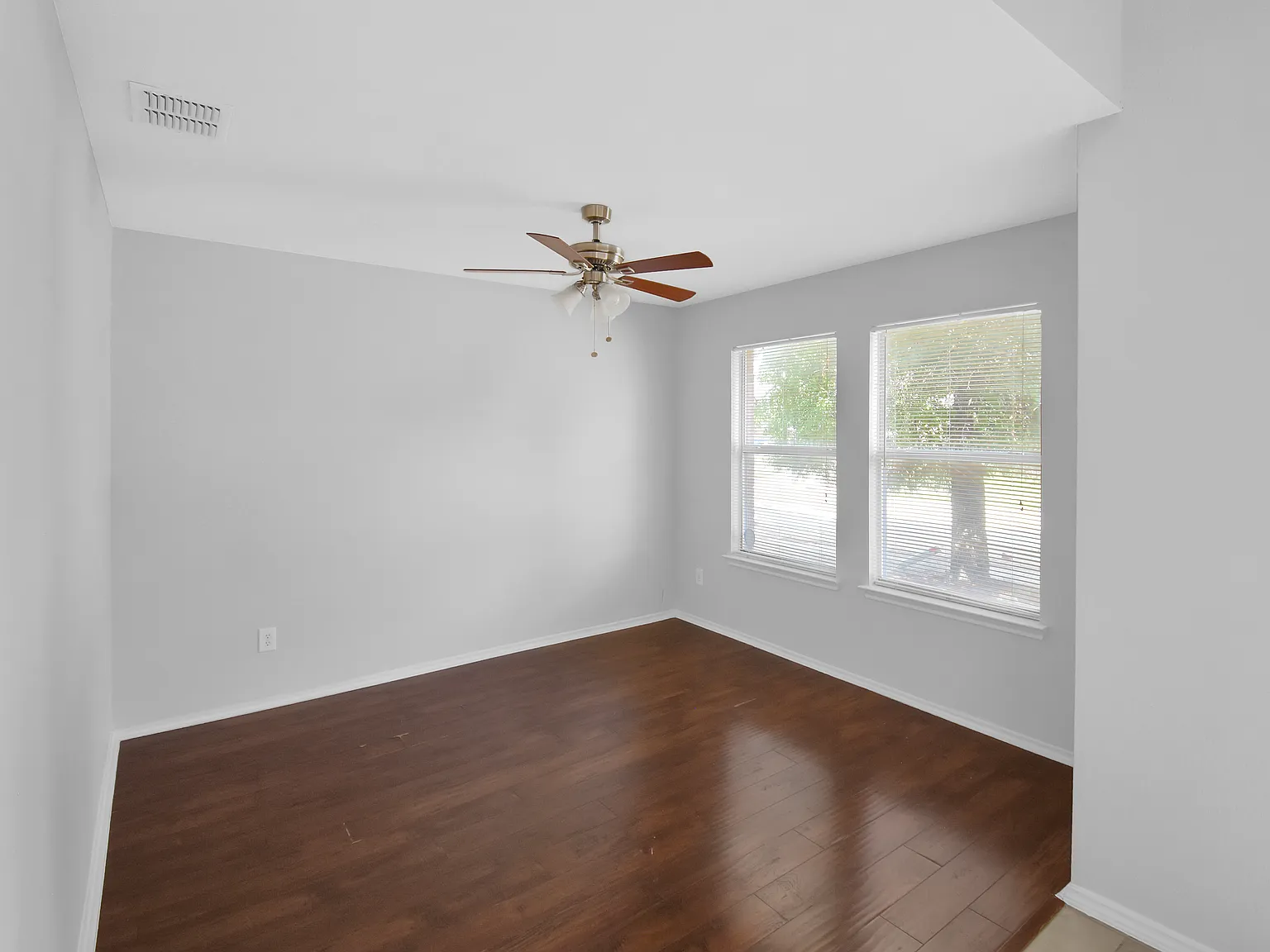 4 bed, 2.5 bath, 2614 sqft, $2,400 — Photo 4