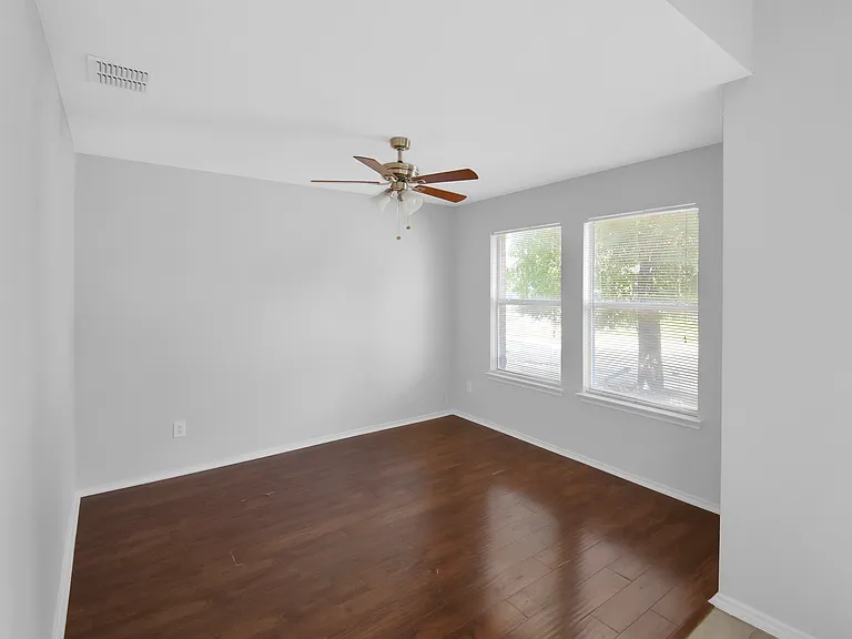 2905 Frontier Ln — Photo 4