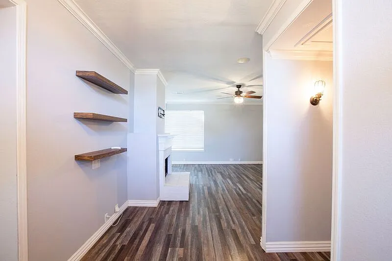 3 bed, 2.0 bath, 1525 sqft, $2,100 — Photo 4