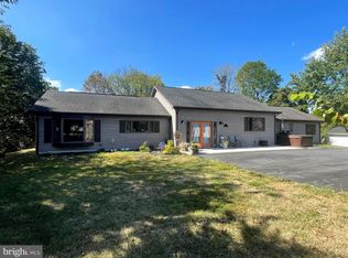 104 Golden Ln, Berkeley Springs, WV 25411