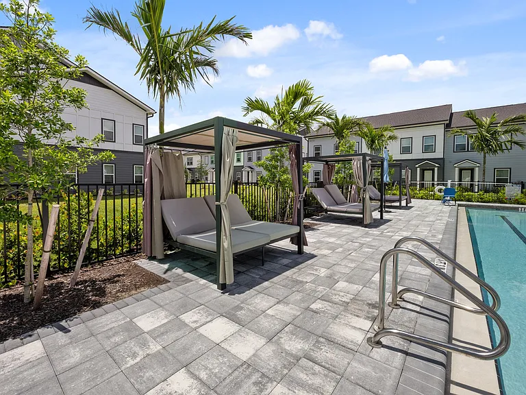 Novo Gateway Apartments and Townhomes — Photo 11