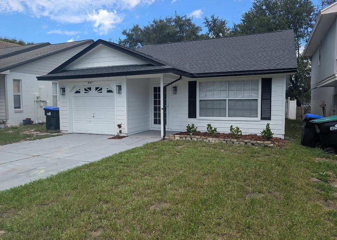 3 bed, 1147 sqft, $2,300 — Photo 1