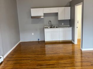 426 3rd Ave APT 4, Troy, NY 12182