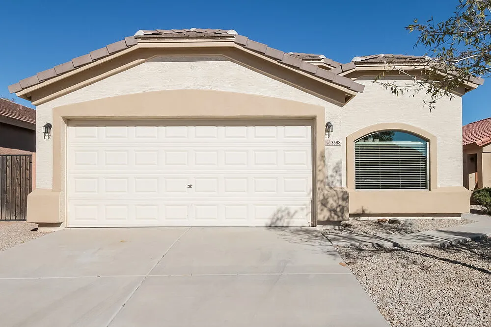 3 bed, 2.0 bath, 1632 sqft, $2,005 — Photo 1