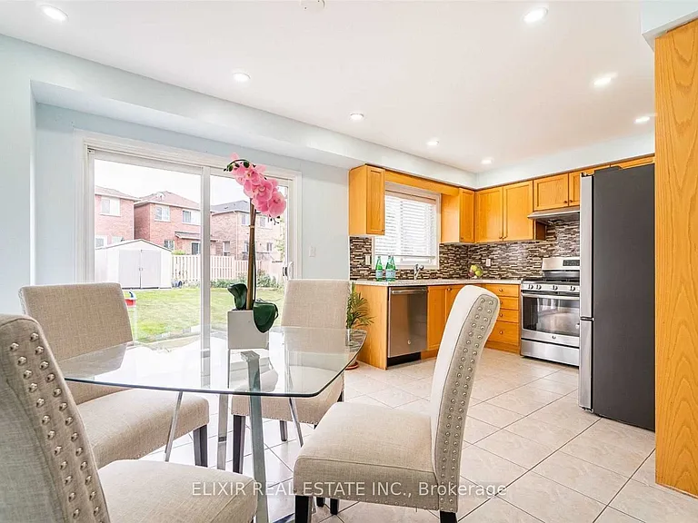 29 Timbertop Cres #UPPER LEVEL — Photo 12