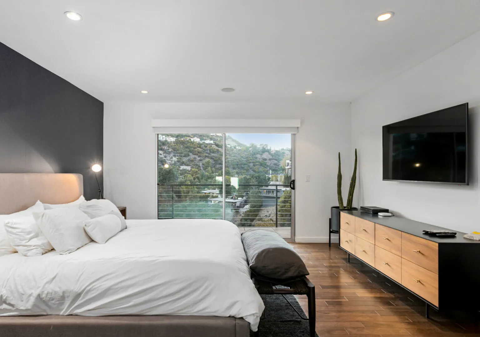 Perfect House and View in LA — Photo 2