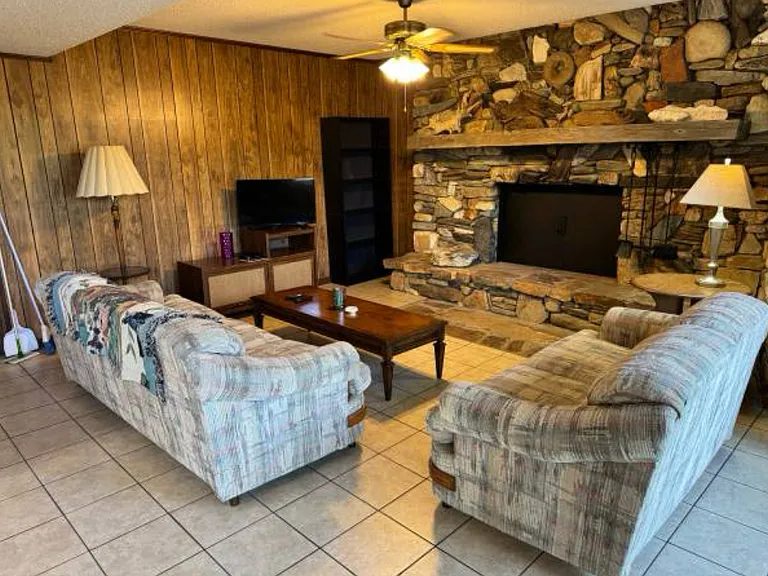 111A Greenwood Acres Dr — Photo 4